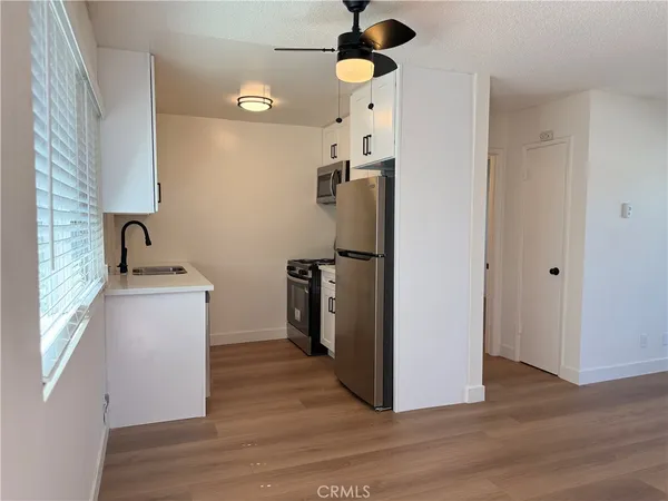 $1,950 | 18657 Collins Street, Unit 19, Tarzana, CA 91356