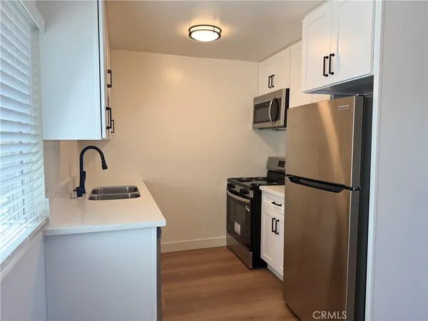 $1,850 | 18657 Collins Street, Unit 19, Tarzana, CA 91356