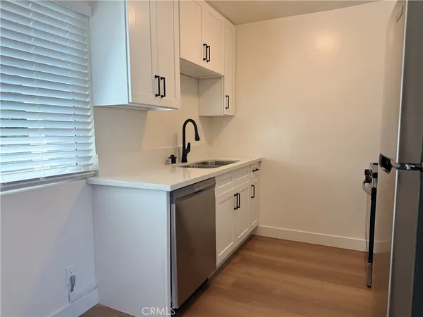 $1,850 | 18657 Collins Street, Unit 19, Tarzana, CA 91356