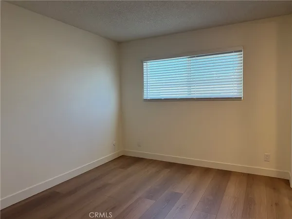 $1,950 | 18657 Collins Street, Unit 19, Tarzana, CA 91356