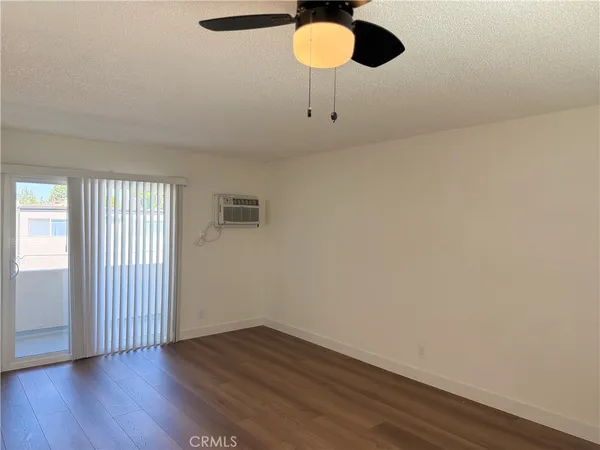 $1,950 | 18657 Collins Street, Unit 19, Tarzana, CA 91356