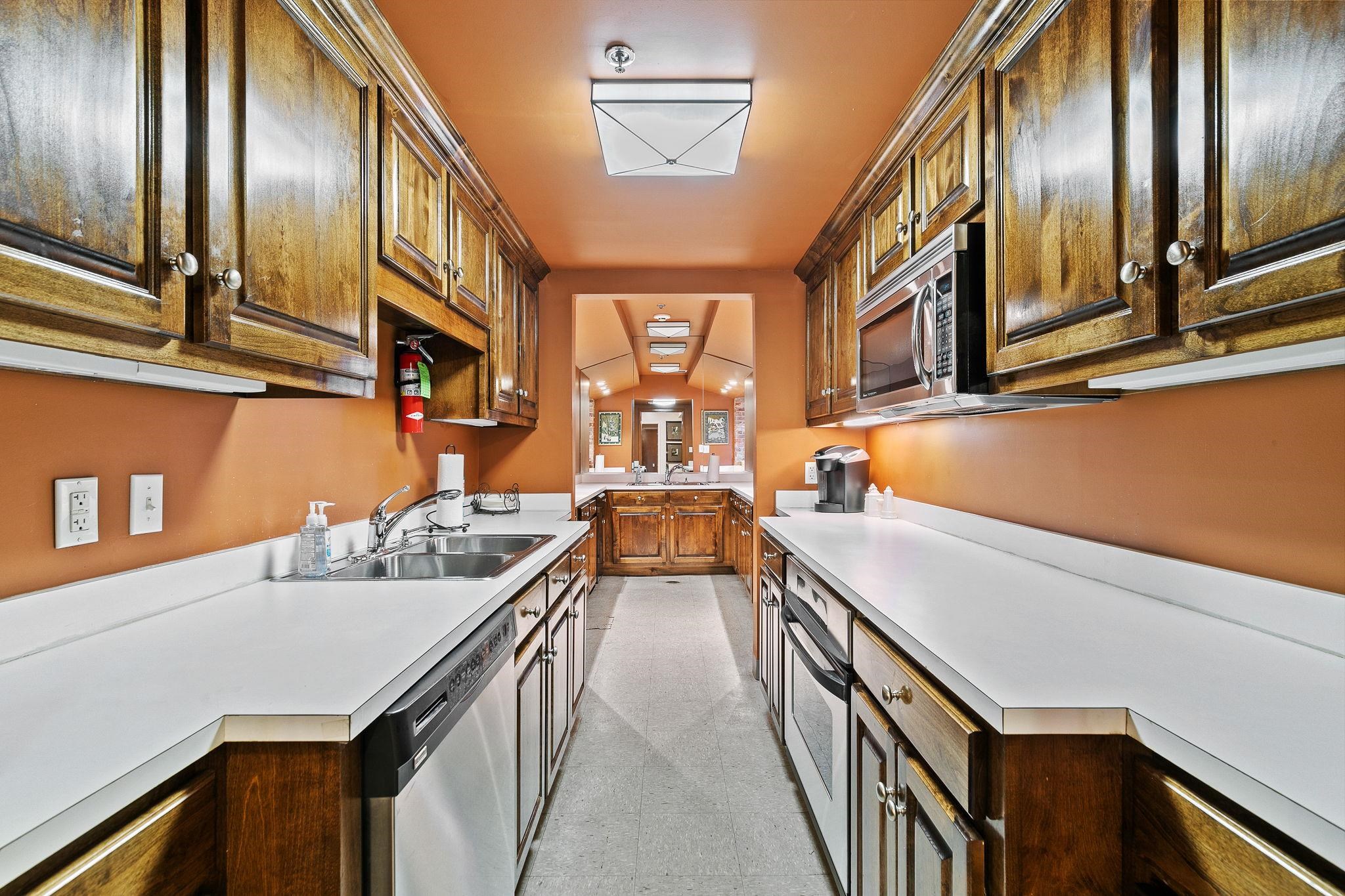 753 St Francis Street, Unit TH1004 Mobile, AL 36602 - Photo 46 of 56 Kitchen