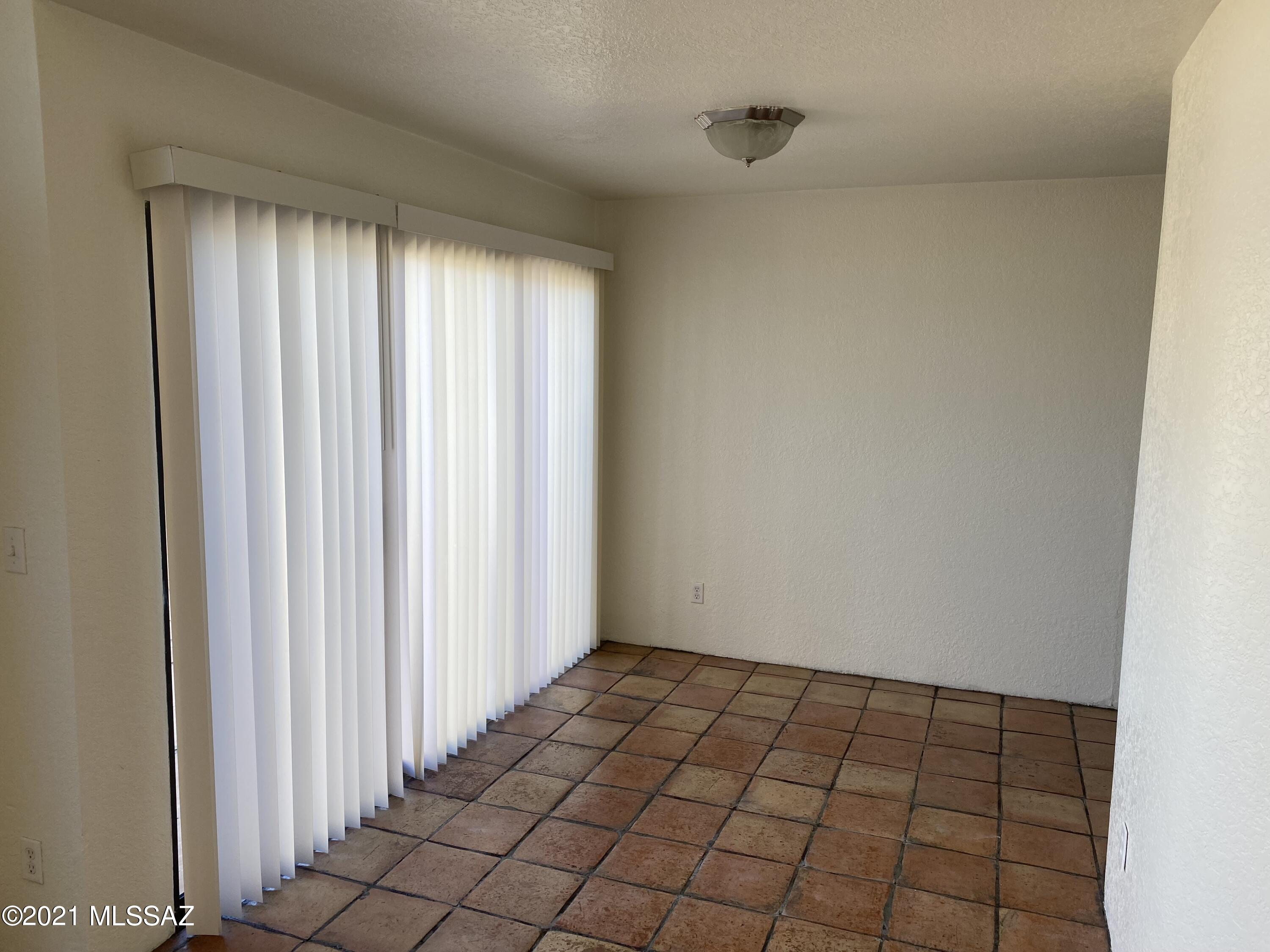210 East Pastime Road Tucson, AZ 85705 - Photo 7 of 29 a view of an empty room and window