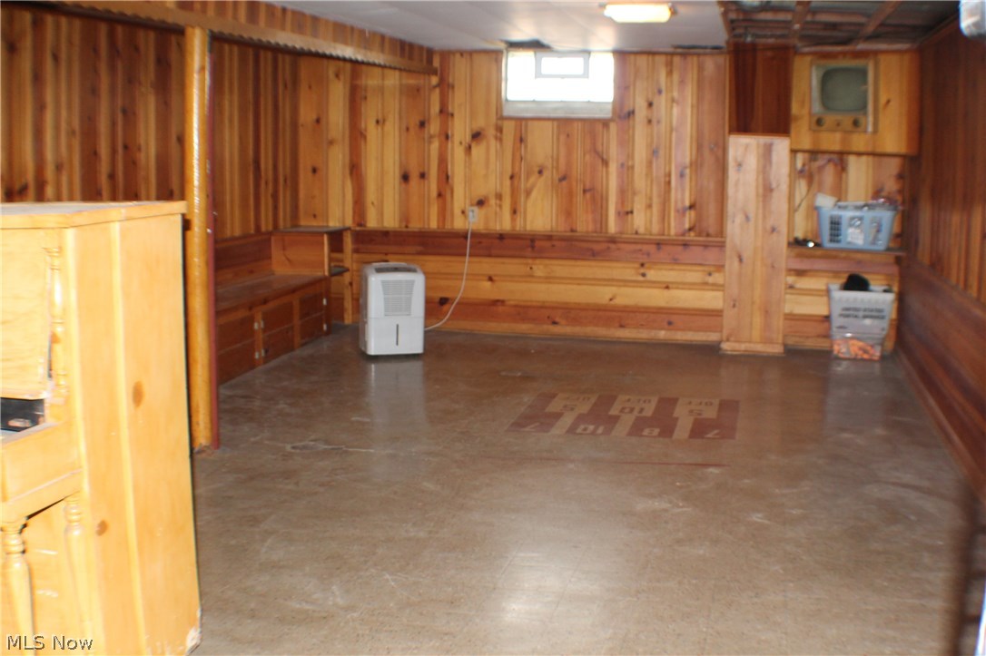 1207 Gordon Road Lyndhurst, OH 44124 - Photo 28 of 33 RECREATION ROOM / GLASS BLOCK WINDOWS
