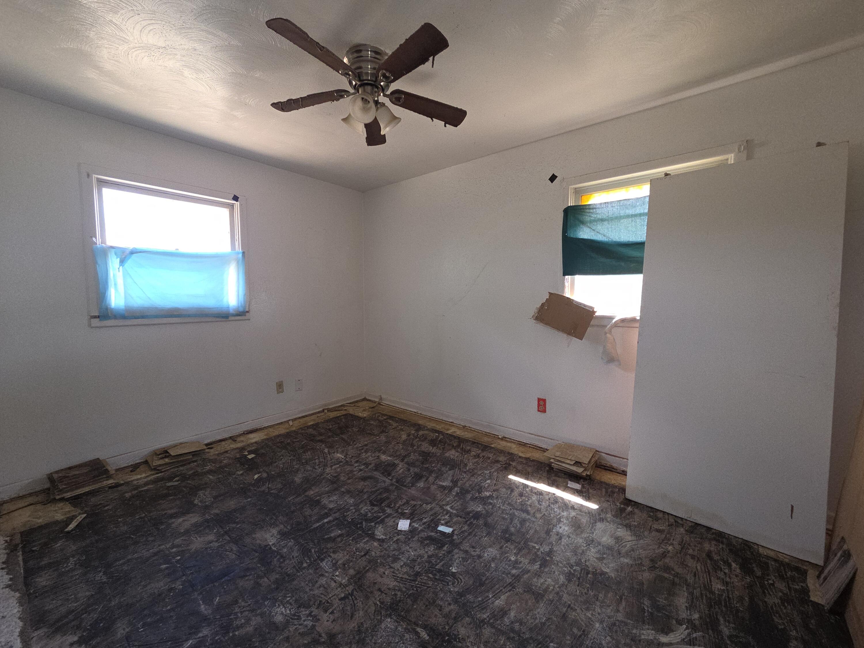 4-properties 4-properties Fixer Package Lubbock, TX 79403 - Photo 32 of 39 an empty room with windows