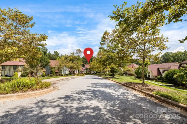 $575,000 | 28 Trafalgar Circle, Asheville, NC 28805