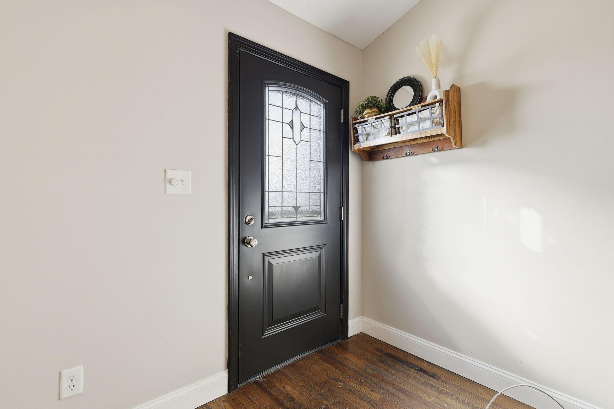 12500 London Road Orient, OH 43146 - Photo 6 of 54 Foyer