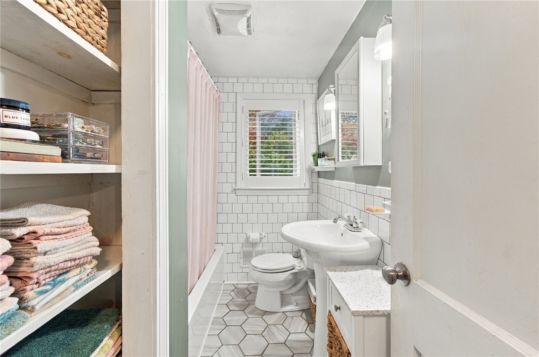 87 Potowomut Road Warwick, RI 02818 - Photo 12 of 38 Gallery Image 12