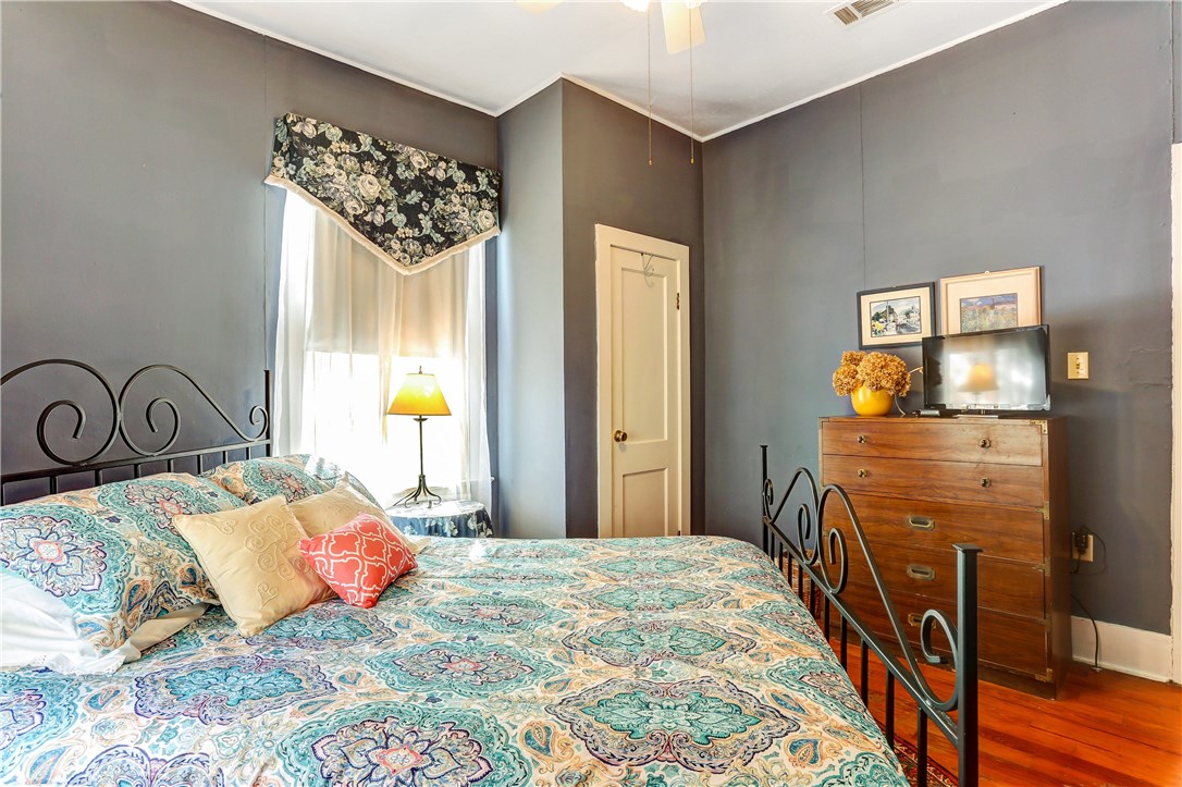603 Broome Street Fernandina Beach, FL 32034 - Photo 19 of 33 a bedroom with a bed and a dresser in it