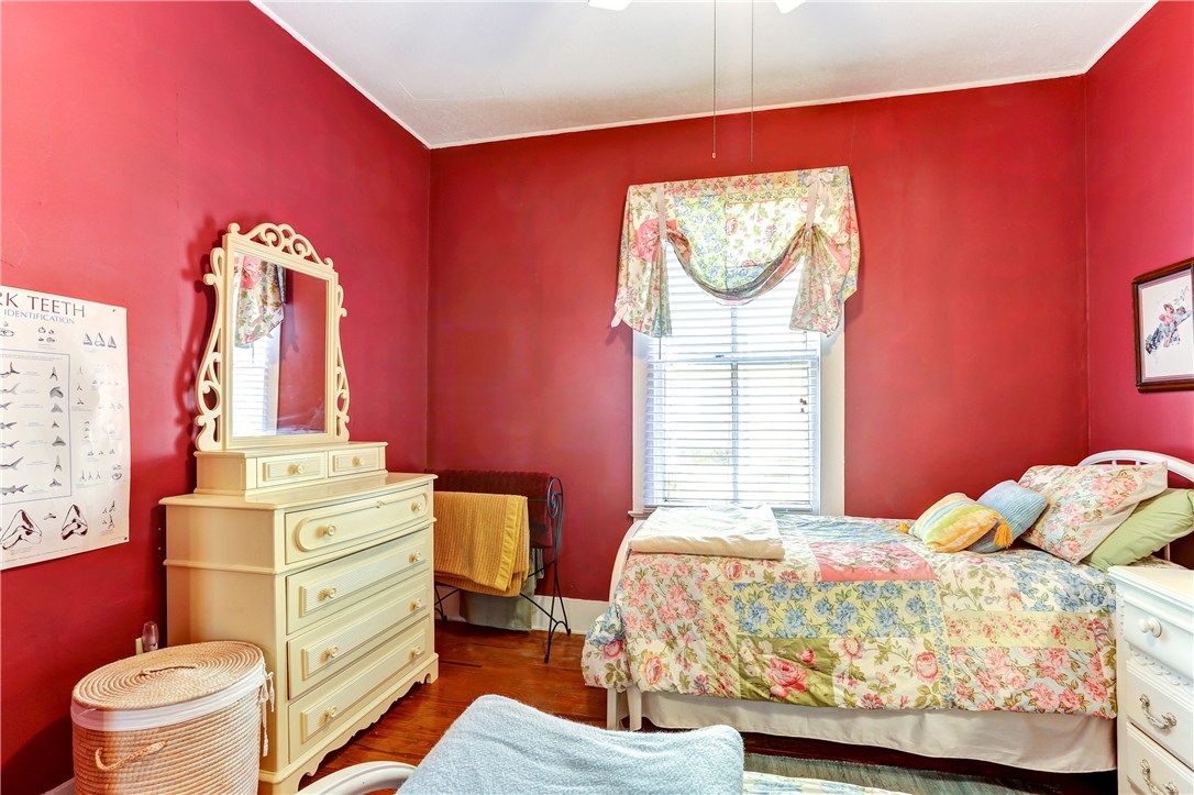 603 Broome Street Fernandina Beach, FL 32034 - Photo 24 of 33 a bedroom with a bed and a dresser