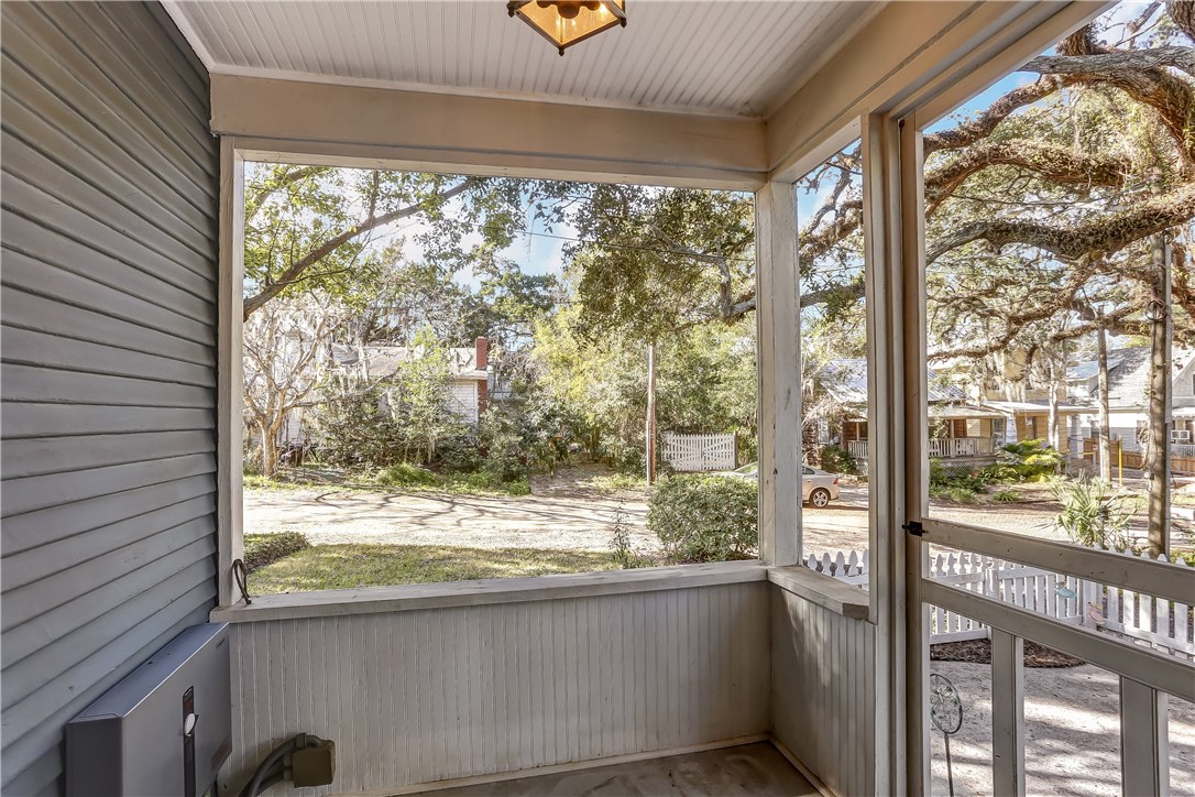 603 Broome Street Fernandina Beach, FL 32034 - Photo 25 of 33 a view of a room and window