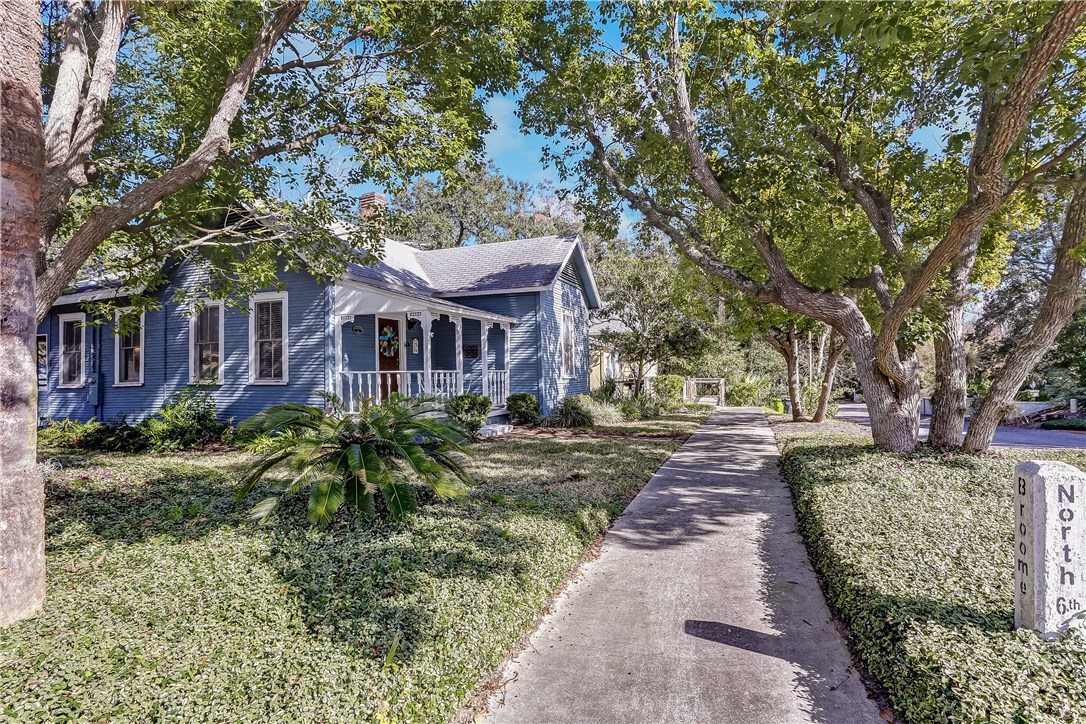 603 Broome Street Fernandina Beach, FL 32034 - Photo 32 of 33 a front view of a house with garden
