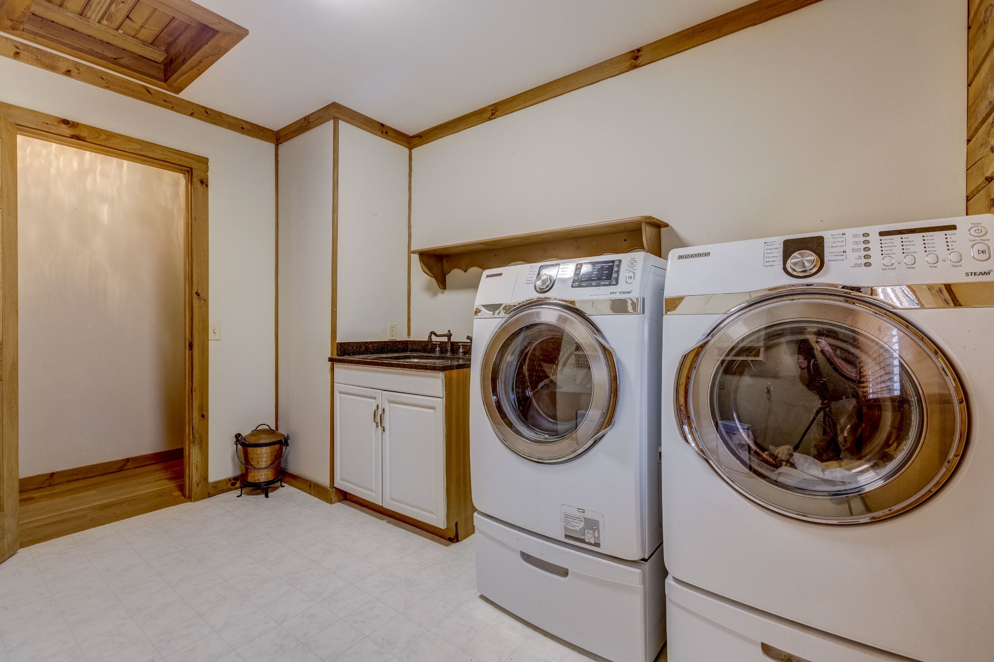 1331 Smith Thompson Road Bethpage, TN 37022 - Photo 23 of 35 a utility room with dryer and washer
