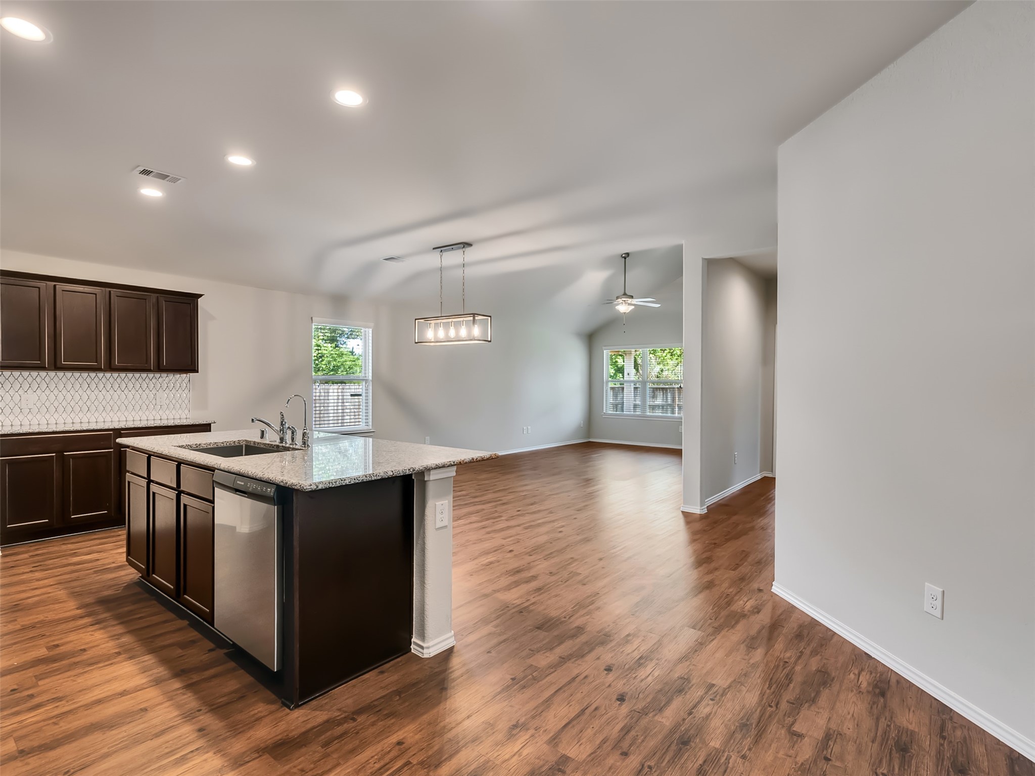 14106 Locke Point Court Conroe, TX 77384 - Photo 8 of 37