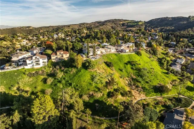 a view of a houses with a garden
