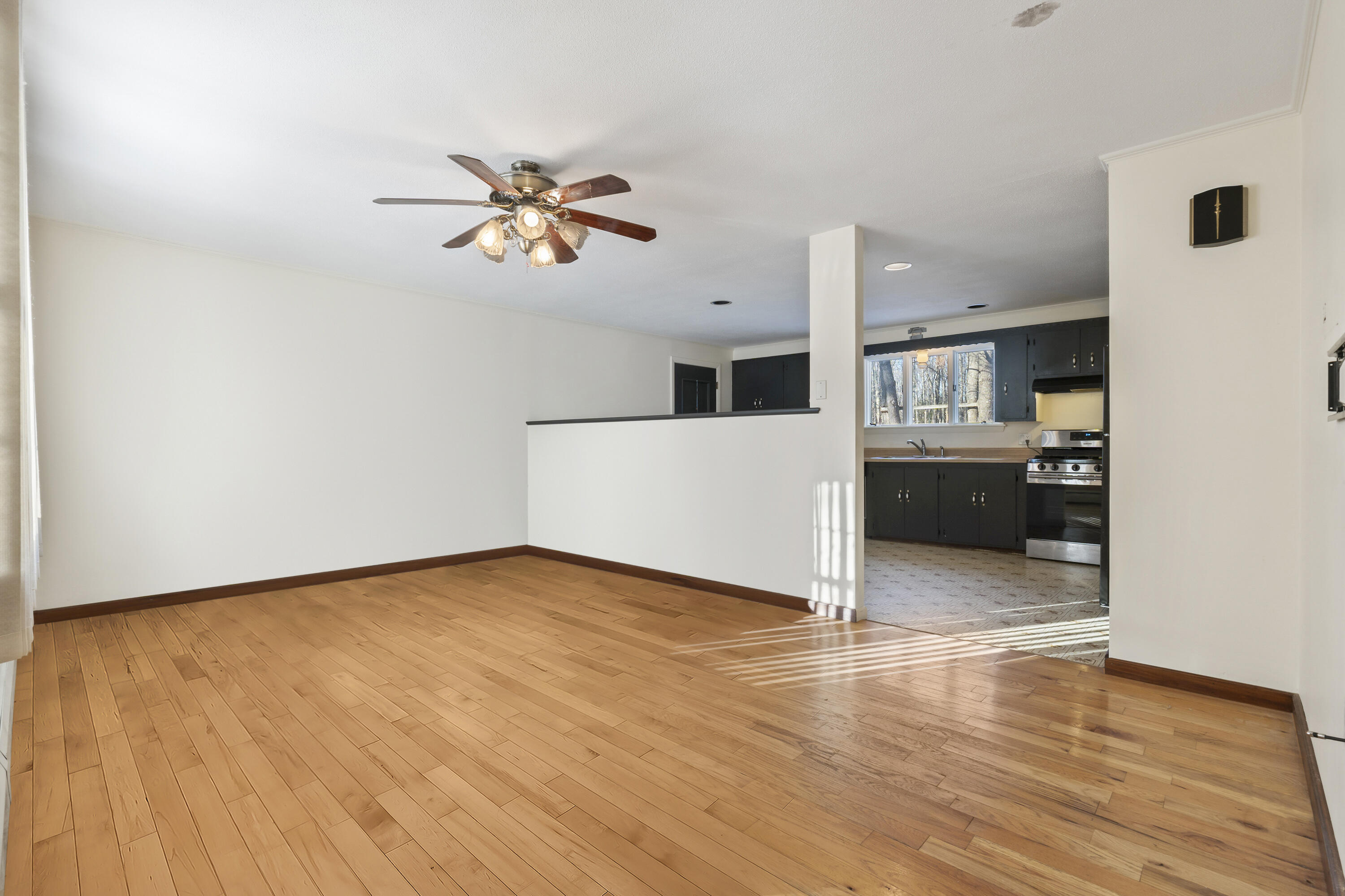 974 New County Road Biddeford, ME 04005 - Photo 14 of 43 Living Room
