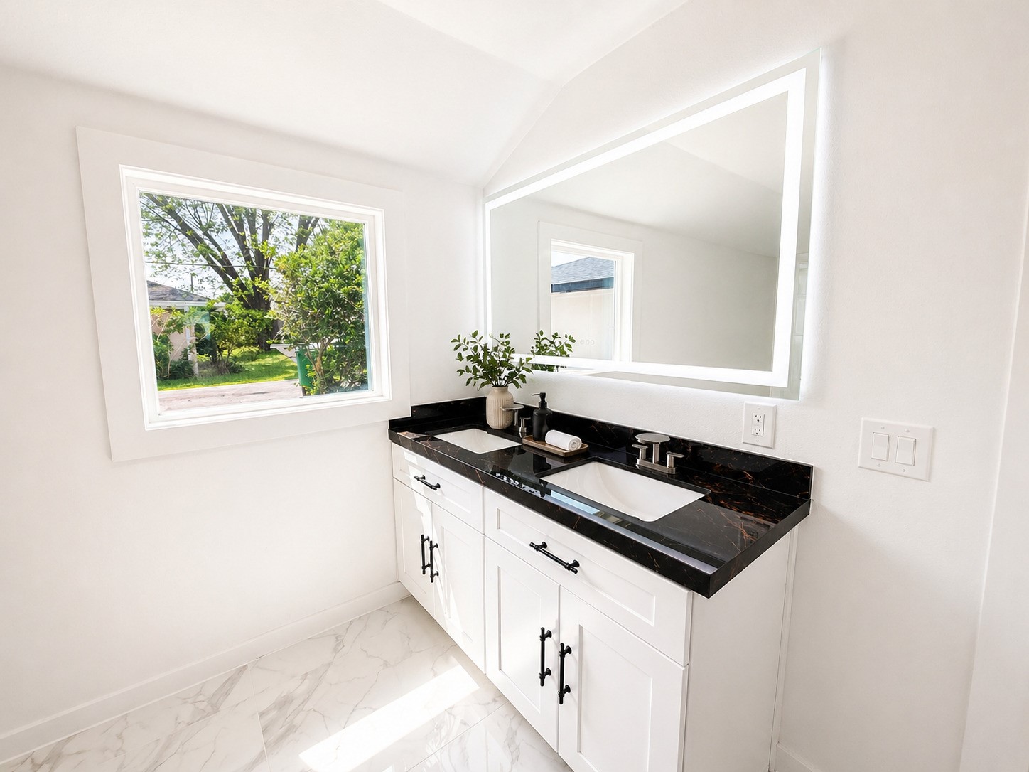 5642 Warm Springs Road Houston, TX 77035 - Photo 7 of 19 Primary bathroom view 1