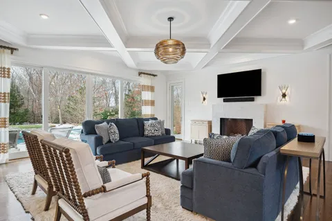 72 Birchwood Lane, Bridgehampton, NY 11932