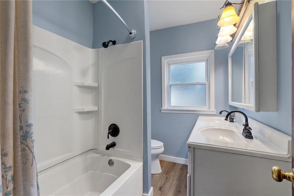 76 Warren Street Pittsburgh, PA 15205 - Photo 16 of 32 a bathroom with a tub sink and mirror