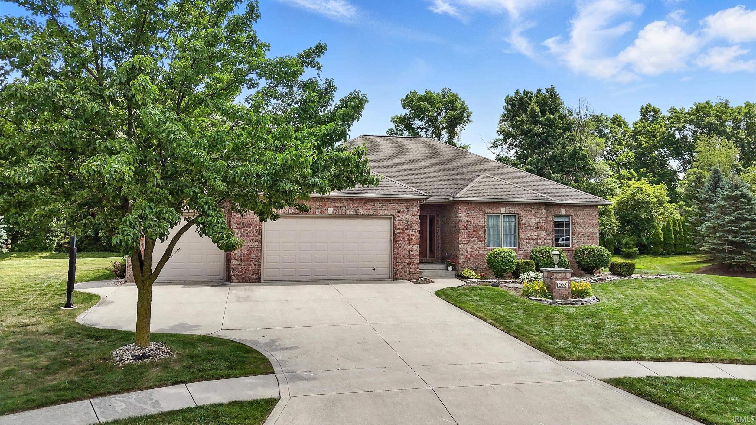 1208 Phaeton Way Auburn, IN 46706 - Photo 2 of 36