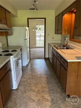 $1,700 | 10 Burnt Tree Circle, Savannah, GA 31419