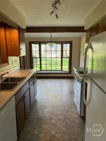 $1,700 | 10 Burnt Tree Circle, Savannah, GA 31419