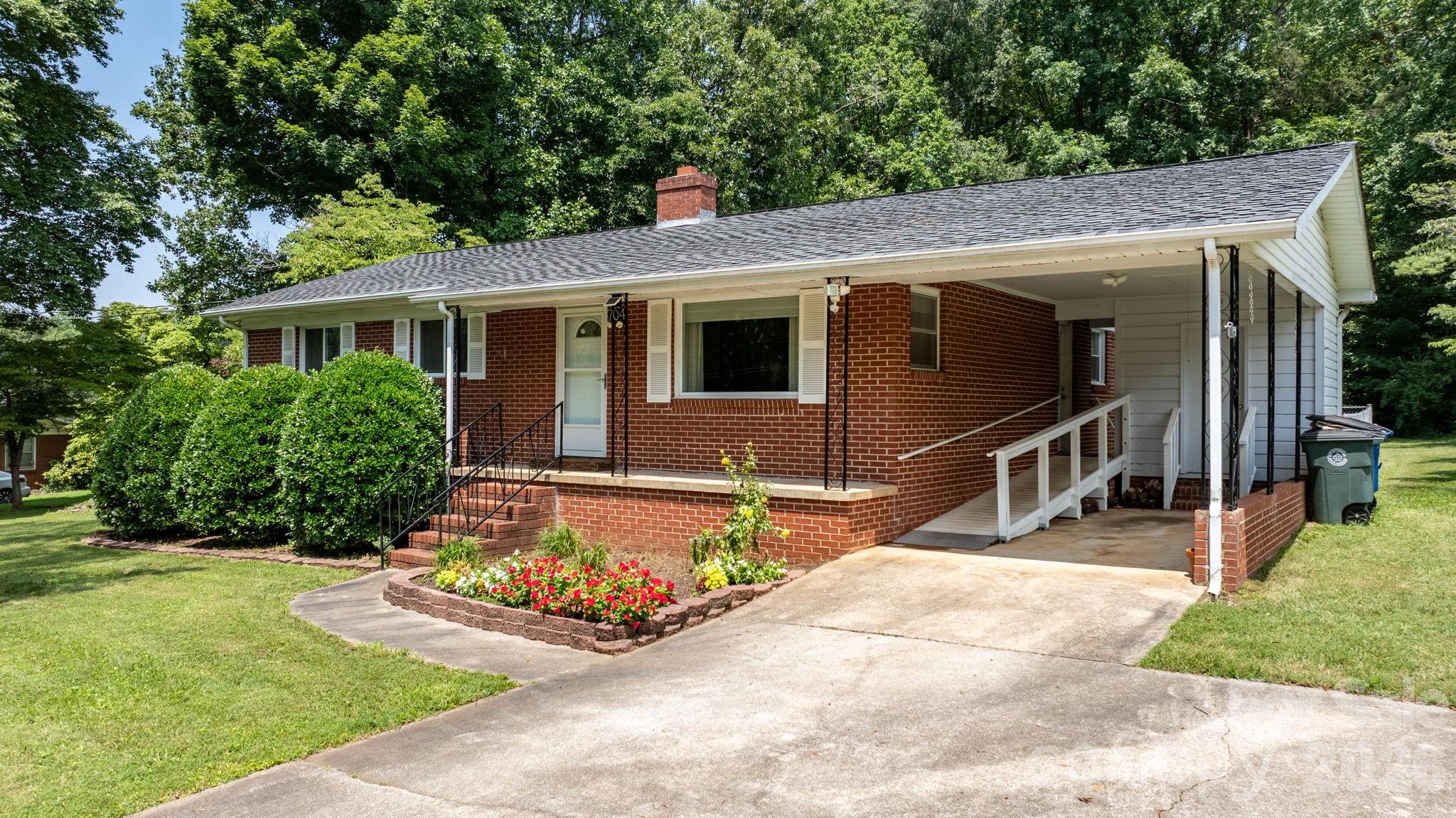 704 4th Street Southwest Conover, NC 28613 - Photo 2 of 28