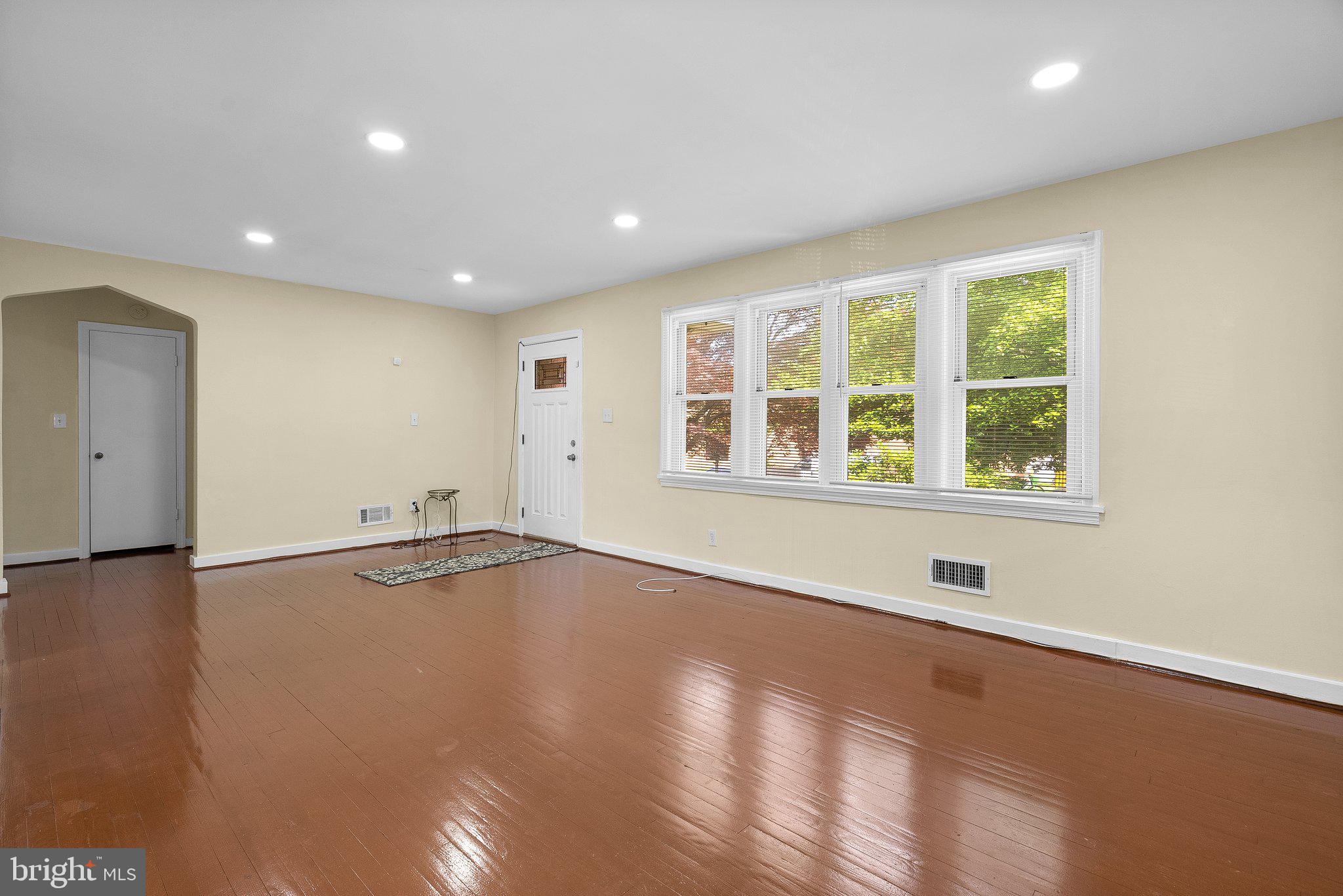 10112 Sutherland Road Silver Spring, MD 20901 - Photo 6 of 29