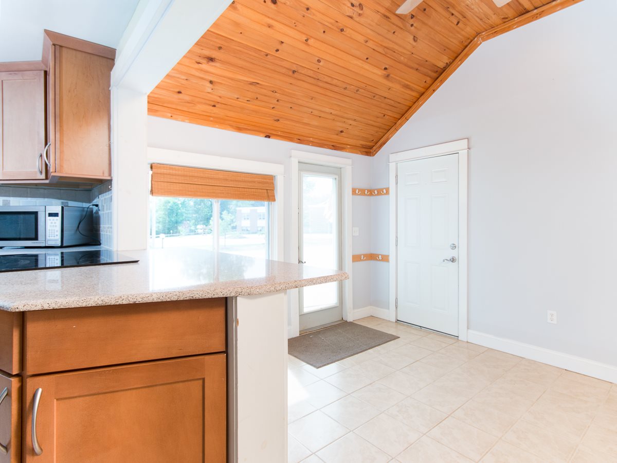 26 Lund Road Nashua, NH 03060 - Photo 3 of 25