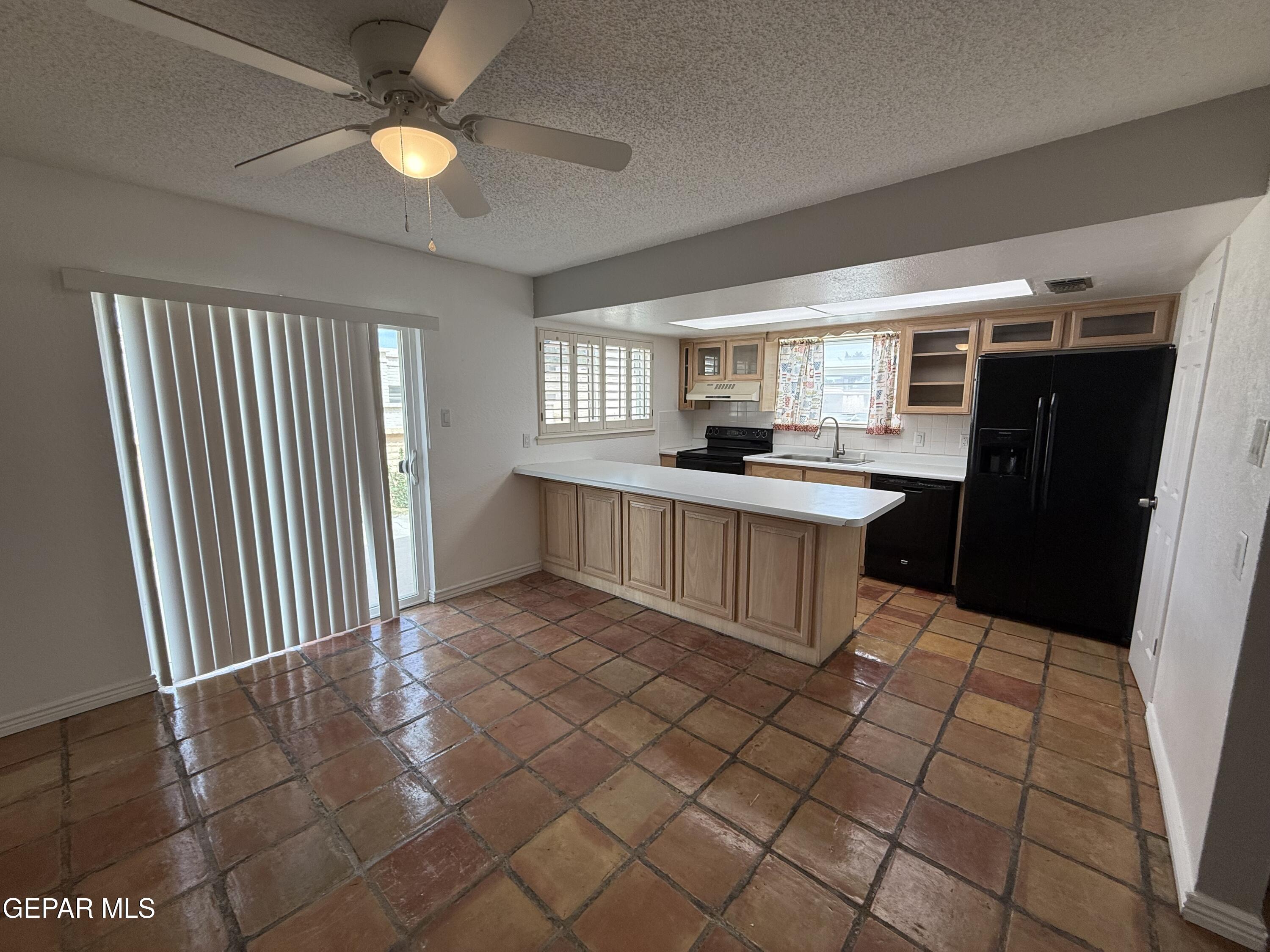 108 North Trevino Road Santa Teresa, NM 88008 - Photo 6 of 26 Dining/Kitchen