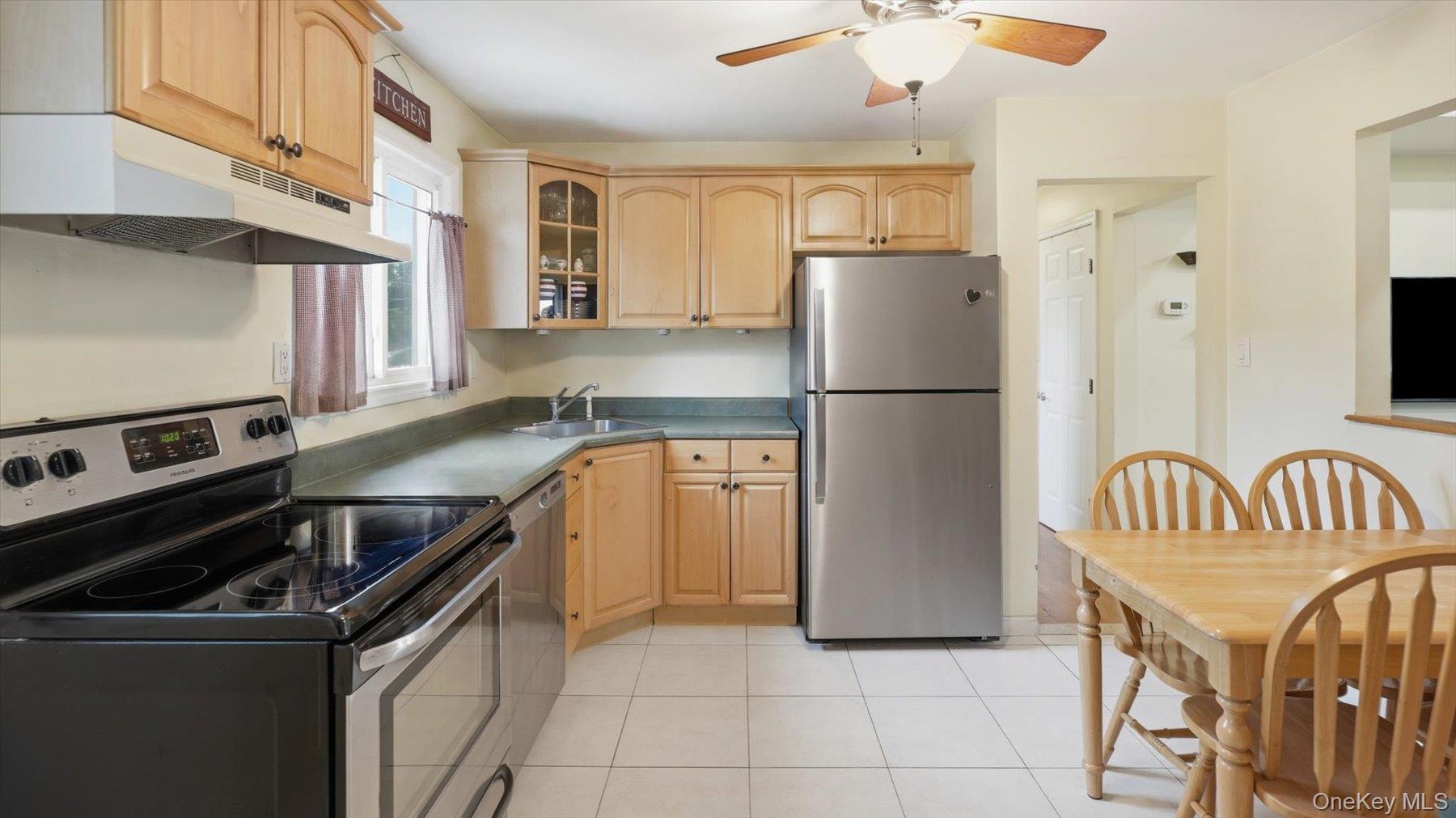45 Margaret Road Massapequa, NY 11758 - Photo 8 of 36