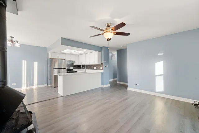 $1,850 | 2125 North Ginger Creek Drive, Unit 2125, Palatine, IL 60074