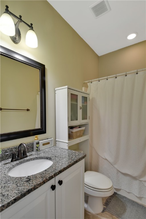 121 Pecan Pointe Road West Brunswick, GA 31525 - Photo 21 of 27 Upstairs bathroom