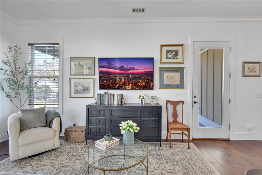 121 Pecan Pointe Road West Brunswick, GA 31525 - Photo 5 of 27 Living room