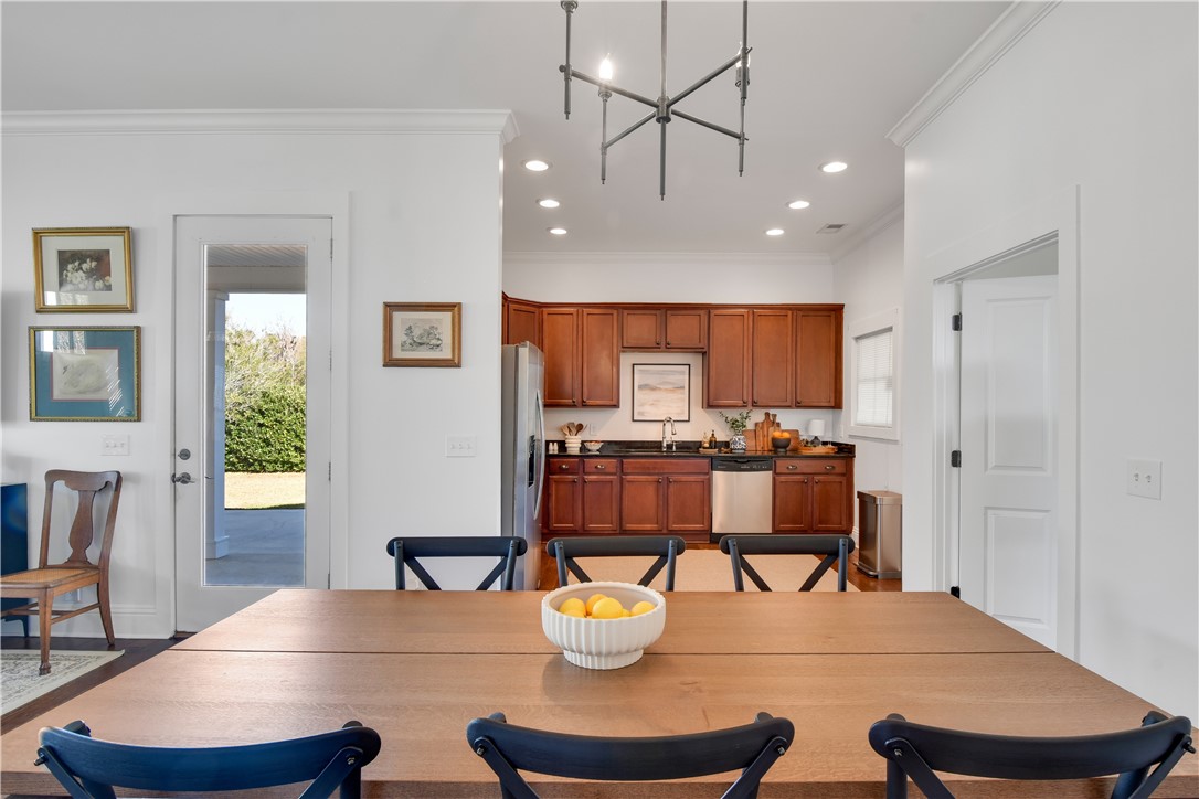 121 Pecan Pointe Road West Brunswick, GA 31525 - Photo 8 of 27 Kitchen/dining room