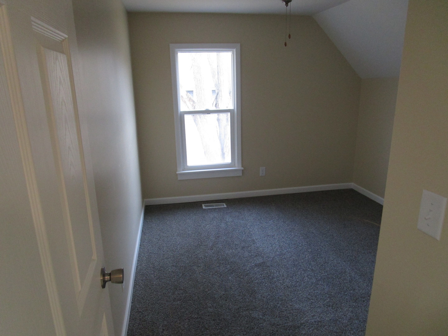 403 West Washington Street Harvard, IL 60033 - Photo 11 of 13 an empty room with a window
