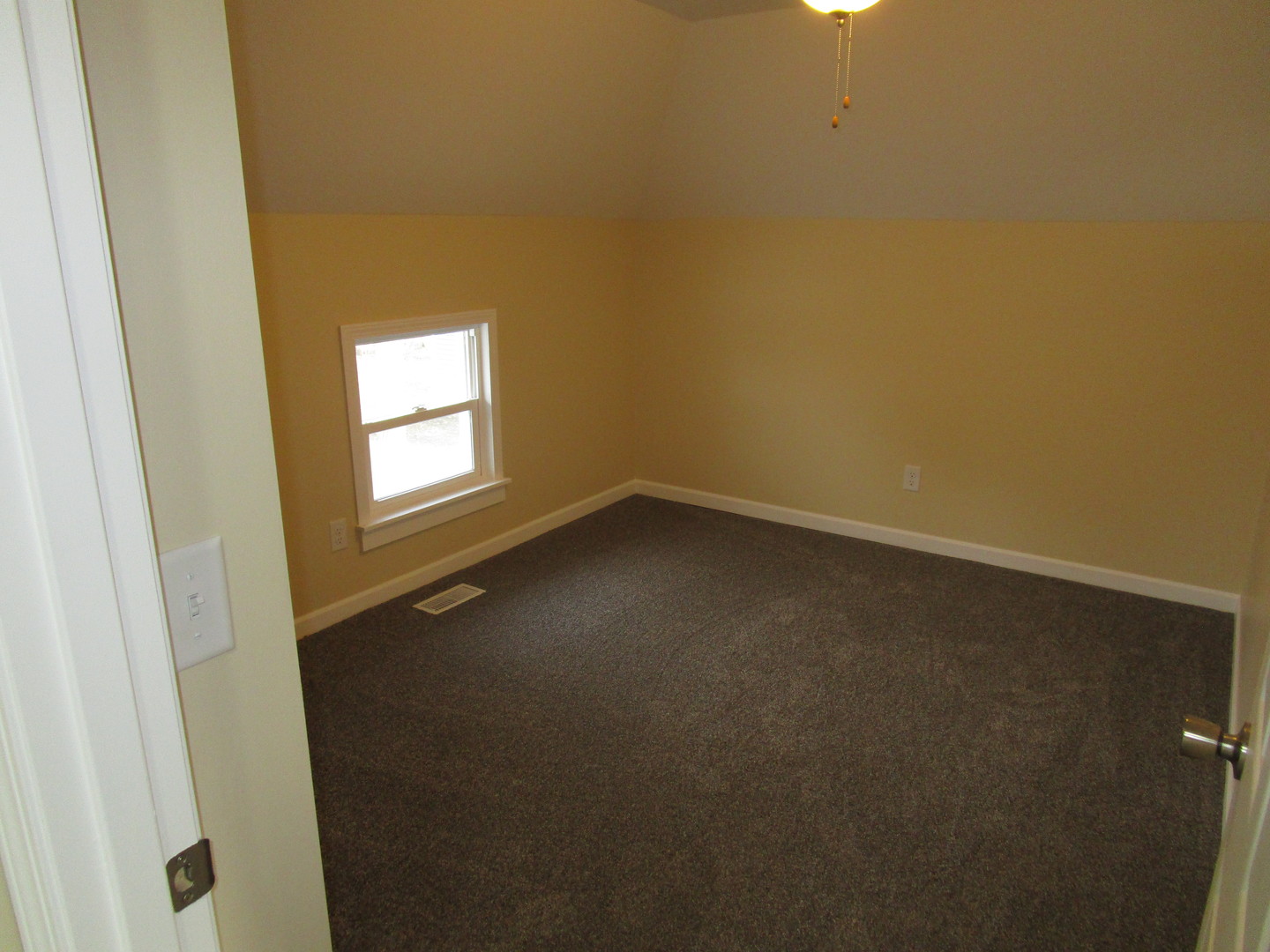 403 West Washington Street Harvard, IL 60033 - Photo 10 of 13 an empty room with windows