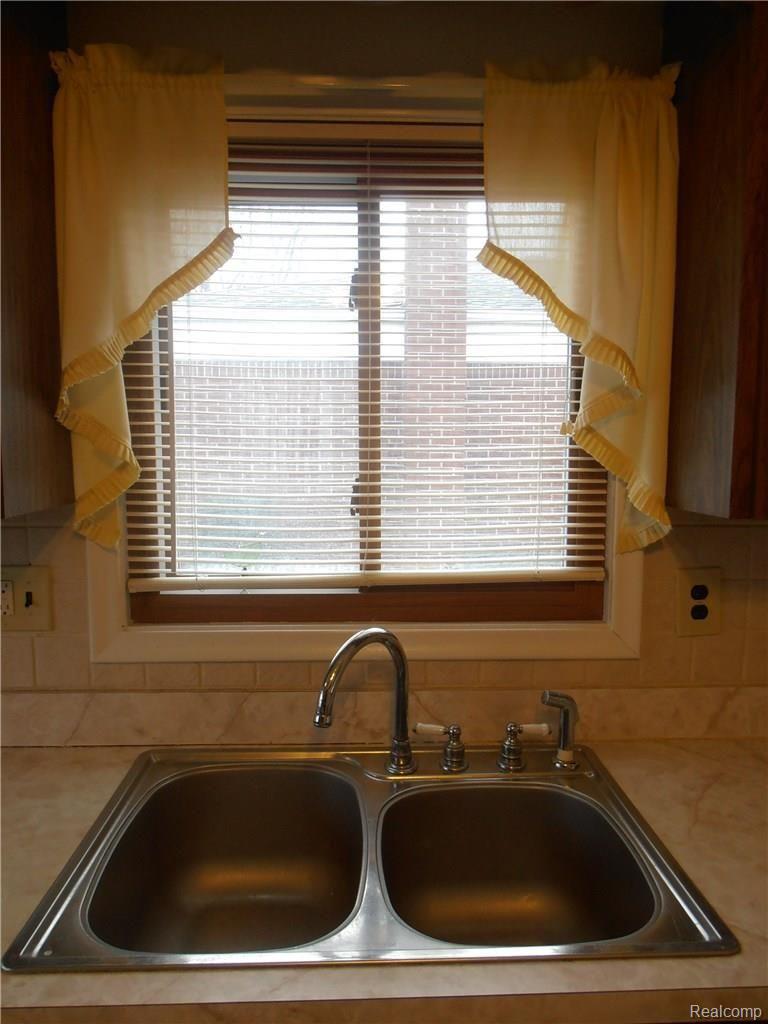27690 Jean Road Warren, MI 48093 - Photo 21 of 36 Stainless kitchen sink
