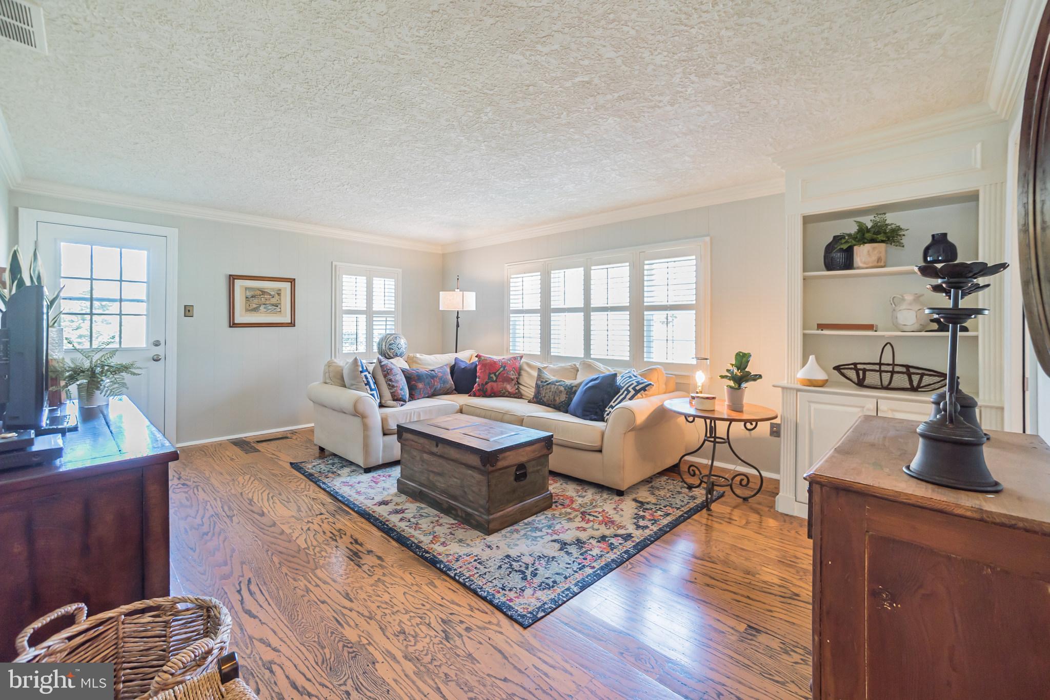 923 Pinecroft Road Berwyn, PA 19312 - Photo 14 of 31 Family Room