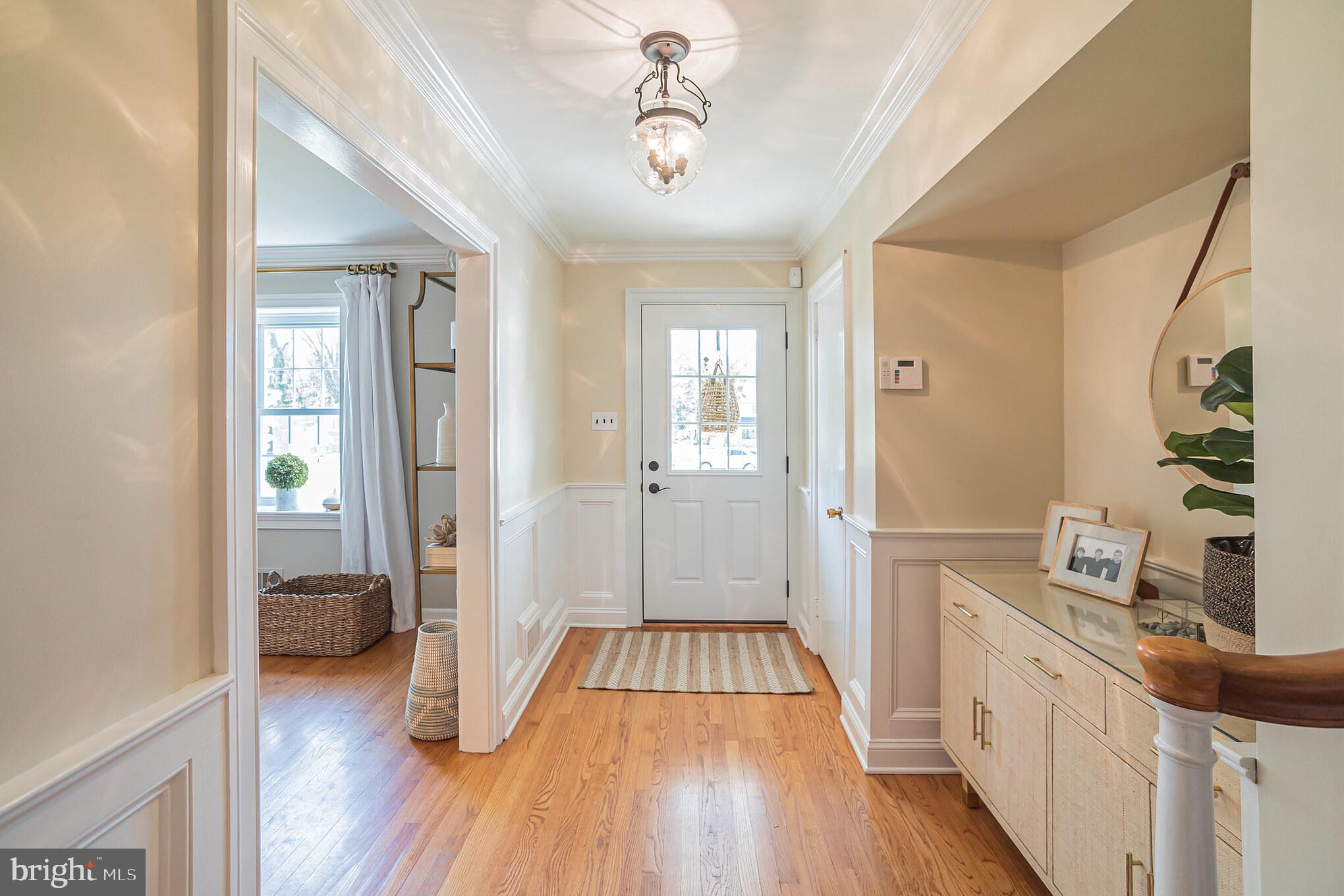 923 Pinecroft Road Berwyn, PA 19312 - Photo 4 of 31 Foyer