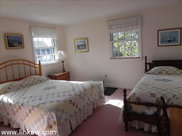 5-a&b Massasoit Road Edgartown, MA 02539 - Photo 6 of 10 http://d1qzqeyxiitrap.cloudfront.net/photos/22631/600/ab6d59c4.jpg