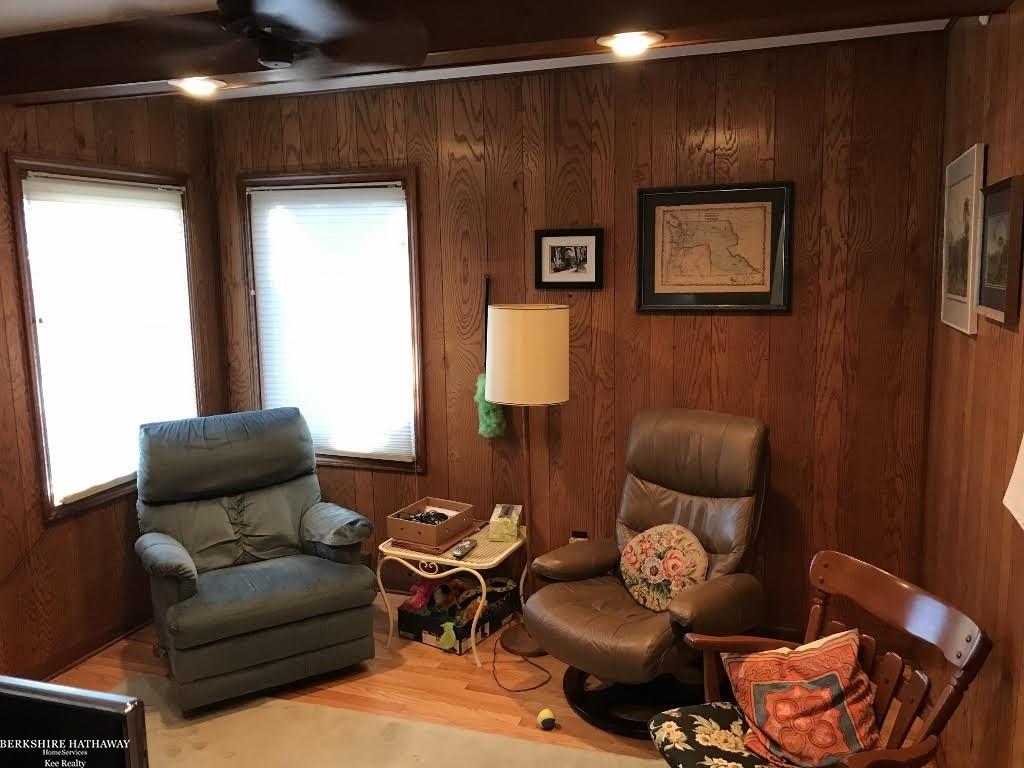 1047 Harvard Road Grosse Pointe, MI 48230 - Photo 6 of 28 Library