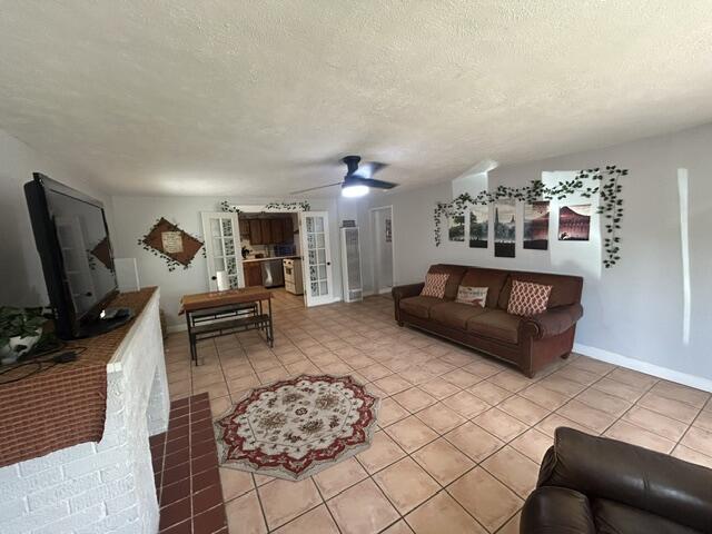 2402 26th Street Lubbock, TX 79411 - Photo 4 of 38 IMG_4483