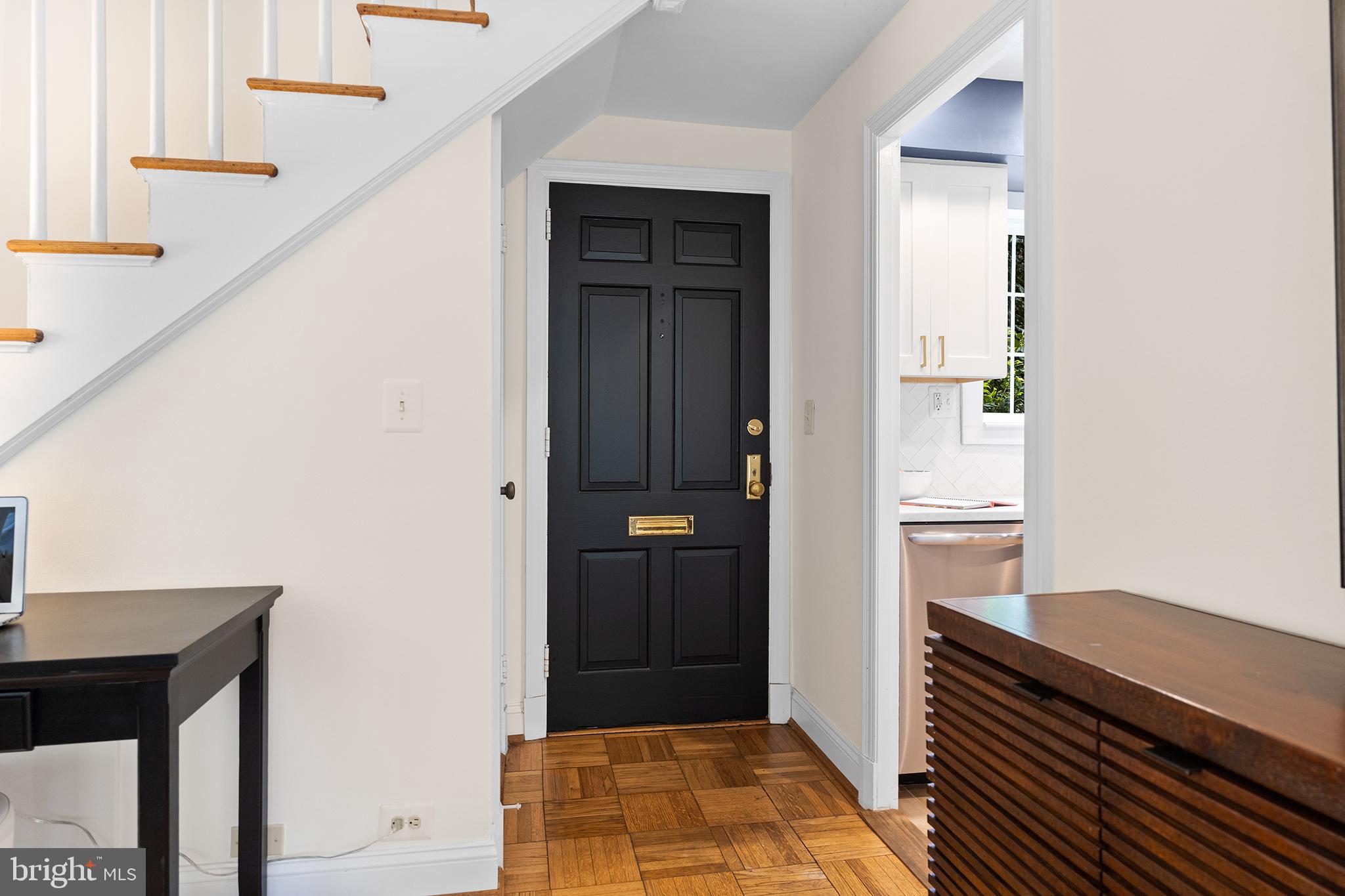 3118 Wellington Road Alexandria, VA 22302 - Photo 3 of 47 Entrance door