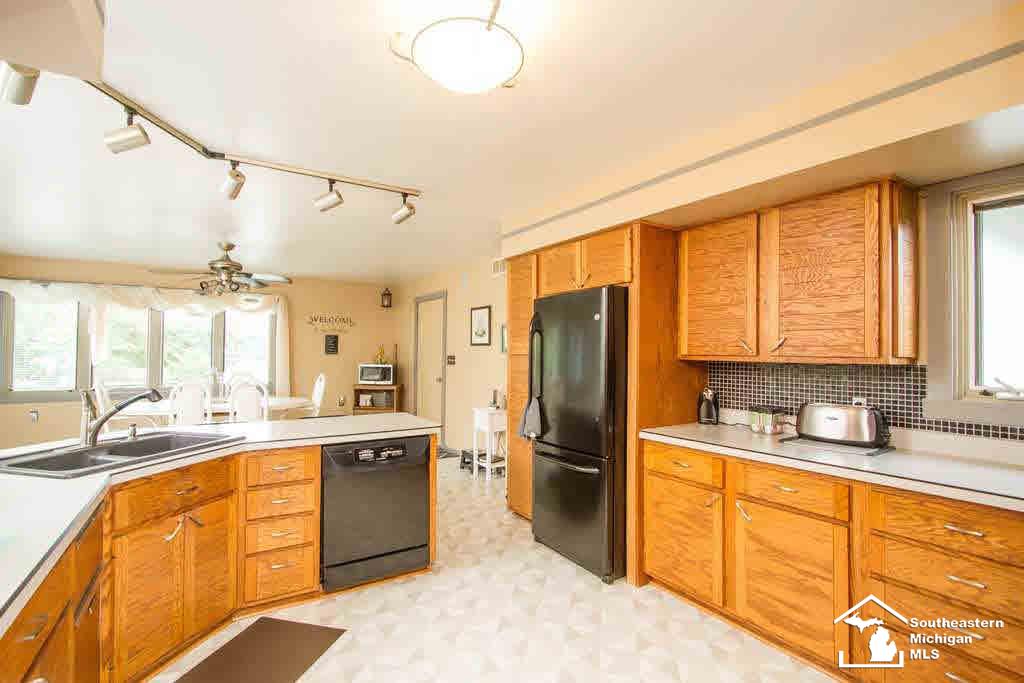 1840 West Temperance Road Temperance, MI 48182 - Photo 11 of 25 Kitchen
