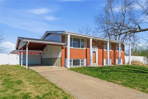 $260,000 | 1215 Cypress Drive, O'Fallon, MO 63366