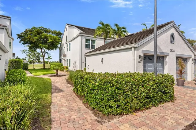 $439,000 | 5928 Sand Wedge Lane, Unit 1801, Naples, FL 34110