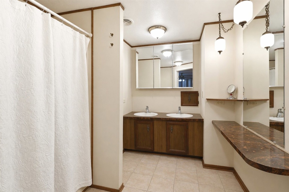 23668 3rd Street New Caney, TX 77357 - Photo 17 of 25 Primary Bathroom