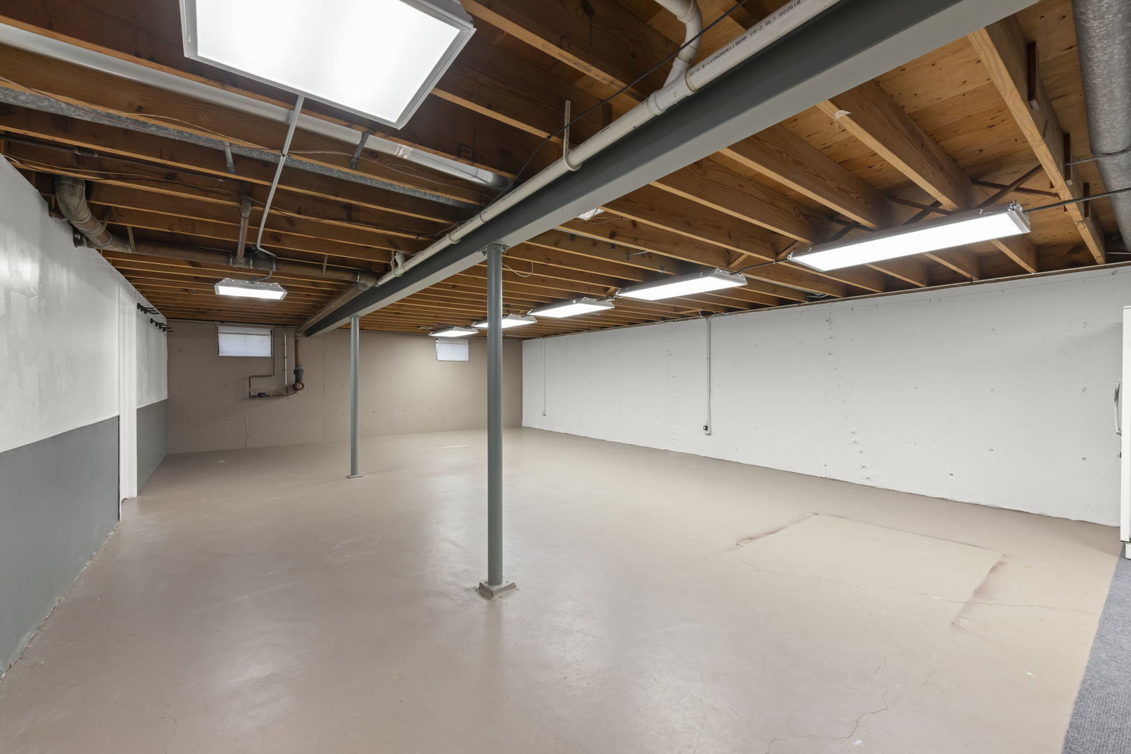 5818 Ridgewood Drive Western Springs, IL 60558 - Photo 18 of 25 a view of an empty room