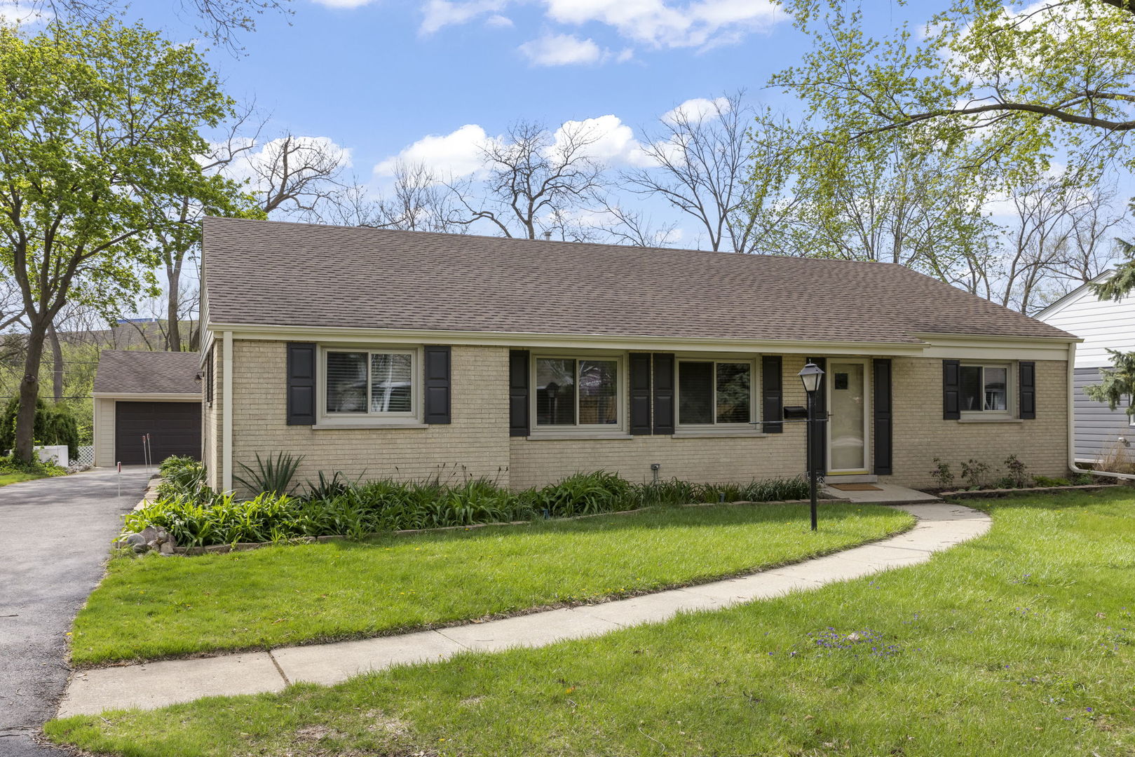 5818 Ridgewood Drive Western Springs, IL 60558 - Photo 25 of 25 a front view of a house with a garden
